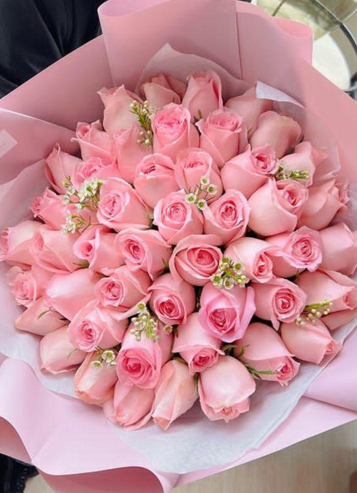 Corporate meeting room with carefully timed floral arrangements that maintain elegance throughout business hours